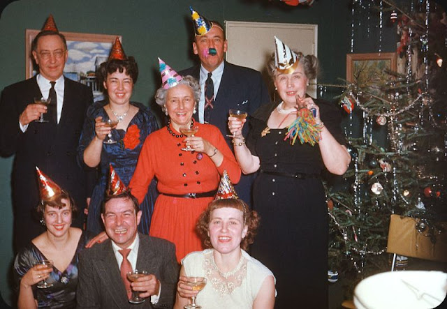 22 Retro Photos Capturing New Year’s Eve Celebrations in the 1950s and 1960s _ US Memories _ LINH