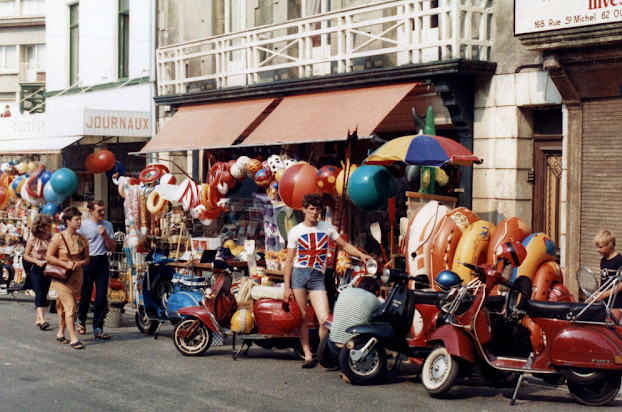 28 Fascinating Snapshots Capture Young Scooters on the Streets of England in the 1980s_Lap