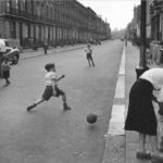 40 Brilliant Photographs Capture Working-Class Life on the Streets of the U.K_Lap