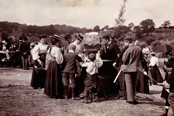 Candid Vintage Photographs of Victorian Revellers at London Parks, ca 1890-1910_Lap