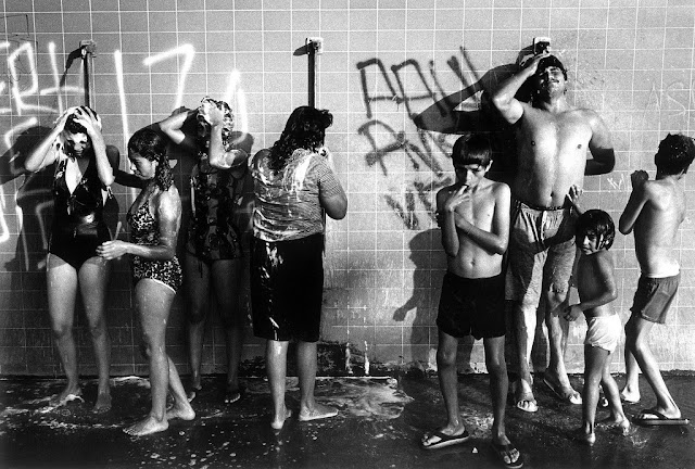 Classic SoCal – Striking Black and White Photographs of Venice Beach Eccentrics in 1984_Lap