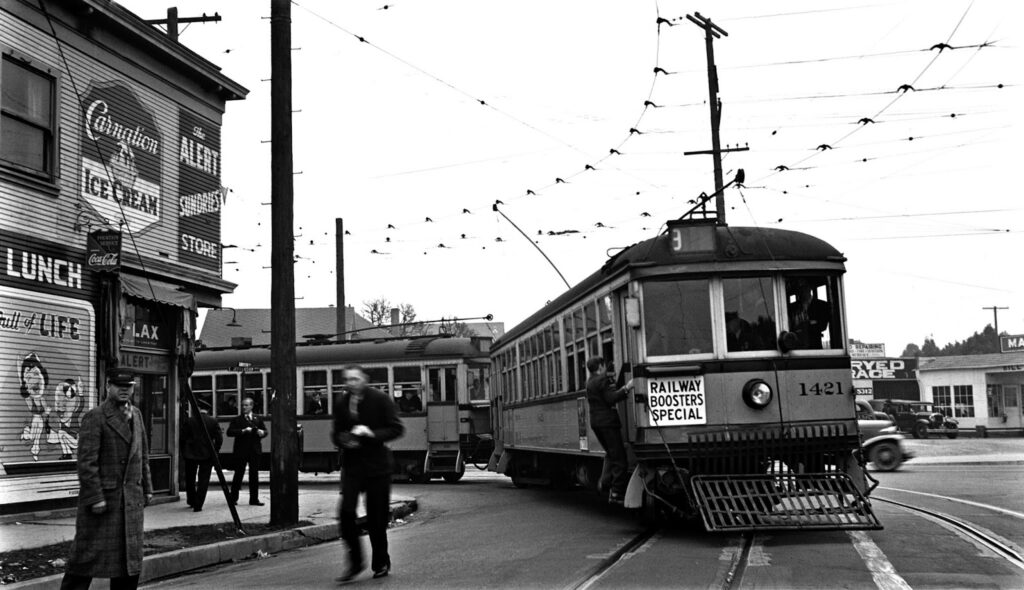 Exploring Los Angeles history: Fascinating vintage photos of streetcars on the railroad _ LINH