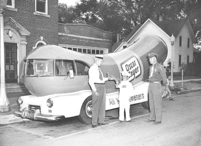 From Hot Dogs to Iconic Rides: The Evolution of Oscar Mayer’s Wienermobile Through Photos _ LINH