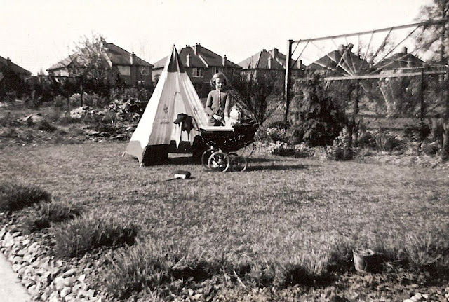 Lovely Vintage Photos Captured Family Life in Watford during the 1920s_Lap