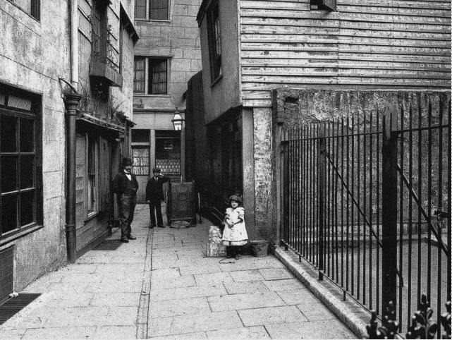 Rarely Seen Vintage Photographs of a Lost London From Between the 1900s and 1910s_Lap