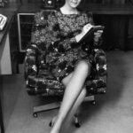 Secretarial Style: 20 Captivating Vintage Photos of Secretaries from the 1950s and 1960s _ LINH