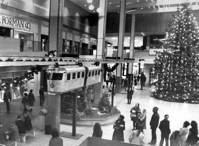 Vintage Photos of Department Store Monorail for Kids in the U.S From the 1940s and 1950s_Lap