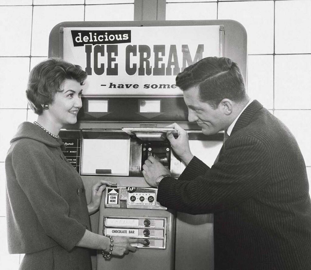 Vintage pictures of bizarre vending machines you never knew existed, 1920-1960_Lap