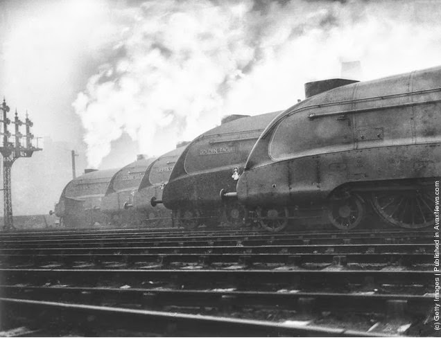 Black and White Photographs of Transport in the 1930s_lag