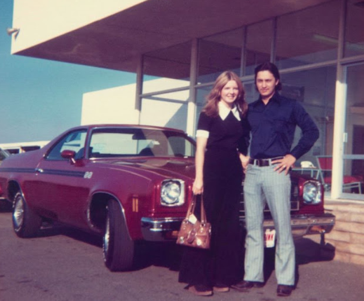 35 Vintage Photos That Show Fashion Styles of ’70s Young Couples _ USStories