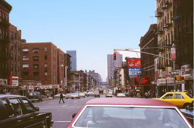 50 Amazing Color Photographs Capture Street Scenes of New York City in the 1970s_lag