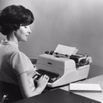 Before Computer: Vintage Photos of People From the Past With Their Typewriters_lag