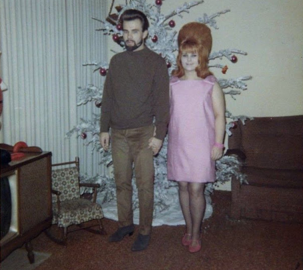 Big Hair & Christmas Tree: The Favorite Christmas Style of Women in the 1960s_lag