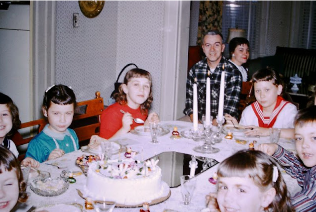 30 Lovely Photos of Children at Their Birthday Parties in the 1950s_lag