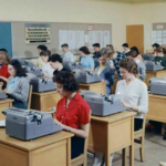 30 Vintage Photographs Capture Scenes of High School Typing Classes From Between the 1950s and 1970s _ USStories