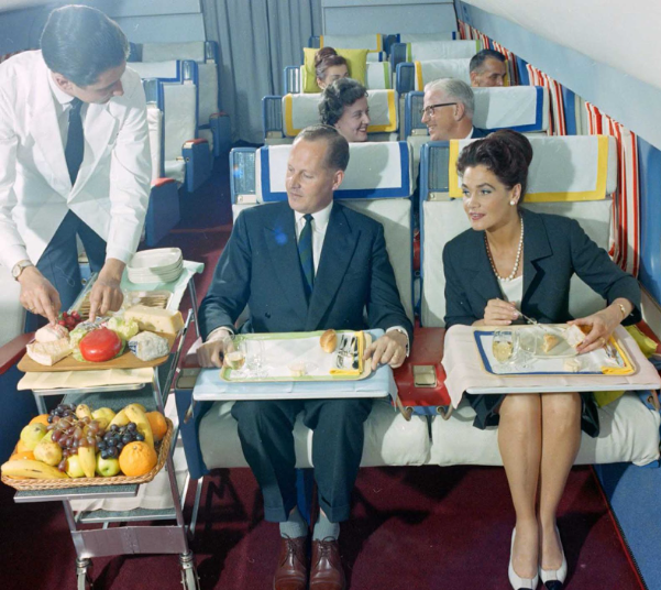 Flying first class in the 1960s seen through amazing photographs _ USStories