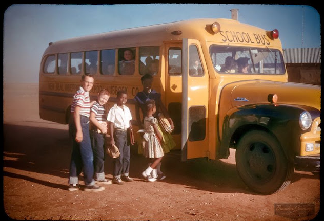 30 Photographs Show What School Buses Looked Like in the 1950s and 1960s _ USStories