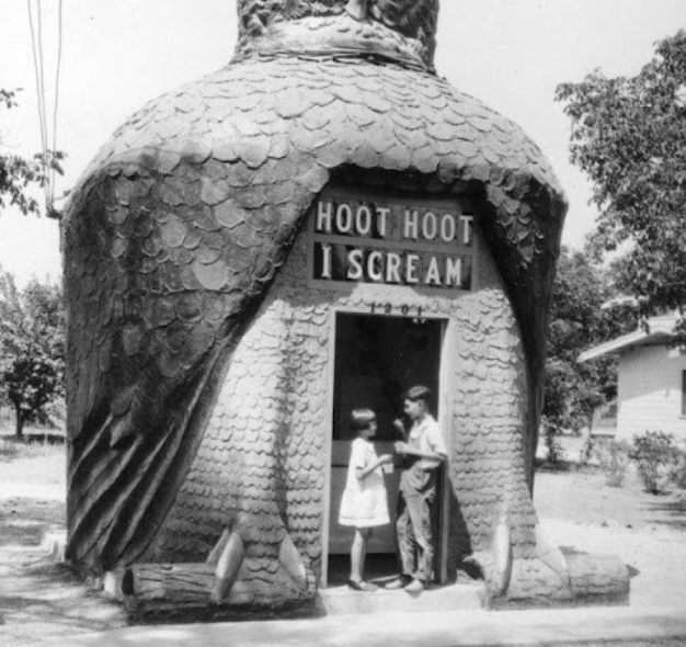 22 Vintage Pictures of Old Los Angeles Restaurants With Wacky Shapes