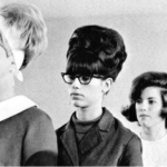 40 Cool Pics That Defined Hairstyles of American High School Girls in the 1960s _ USStories