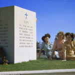 26 Enchanting Color Photographs That Show What Life Was Like in Britain from the 1950s_TOT