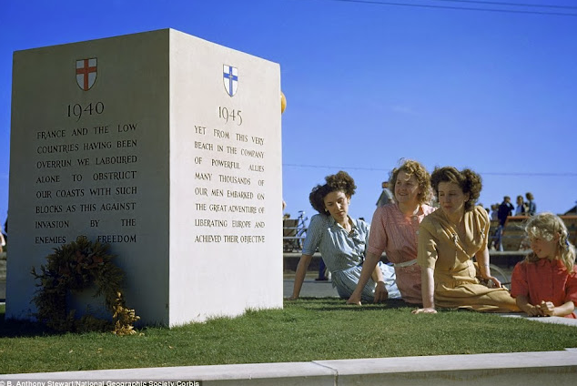 26 Enchanting Color Photographs That Show What Life Was Like in Britain from the 1950s_TOT