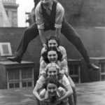 26 Funny Vintage Photographs of People Playing Leapfrog From Between the 1920s and 1950s_TOT