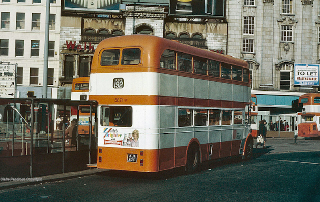 Fascinating Vintage Snapshots of Manchester in the ‘80s