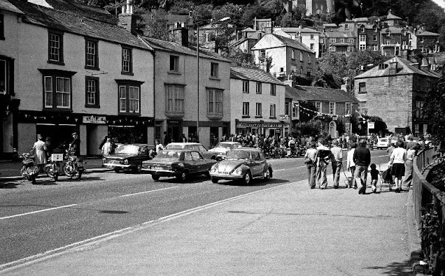 30 Vintage Photos That Capture Street Scenes of Matlock (Derbyshire) in the 1970s