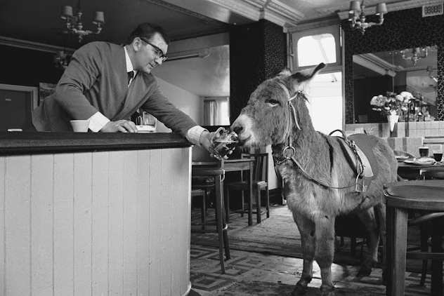 20 Vintage Photographs Capture the Gritty Reality of Life in London’s East End During the 1960s_TOT