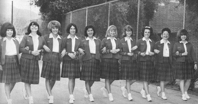 American Teen Fashion 50 Years Ago – Interesting B&W Pictures of High Shool Students in the US during 1960s _ USStories