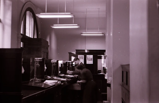 17 Snapshots Capture Everyday Life of Staff at National Westminster Bank, London in the Late 1960s