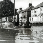 The Great Flood of 1968 – 33 Rare Vintage Photos Show England in the Disaster Day