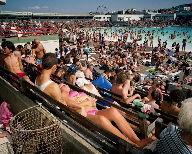 Exploring New Brighton: Capturing the Working Class Seaside Resort in Northern England During the 1980s through 39 Photographs