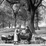 Everyday Life in Hyde Park, London in 1951_oldeng