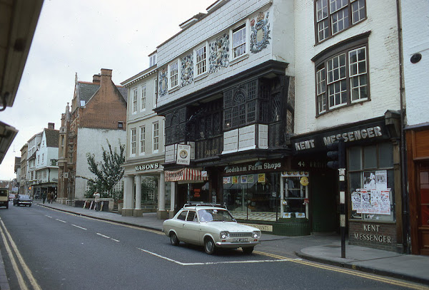 Fantastic Color Snapshots of England in the early 1970s