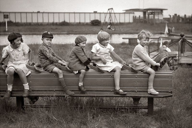 35 Photos d’Époque Montrent ce que les Enfants Faisaient pour S’Amuser dans les Années 1950 _NH