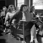 25 Interesting Vintage Photographs That Document Everyday Life of American Teenage Girls in the 1940s _NH