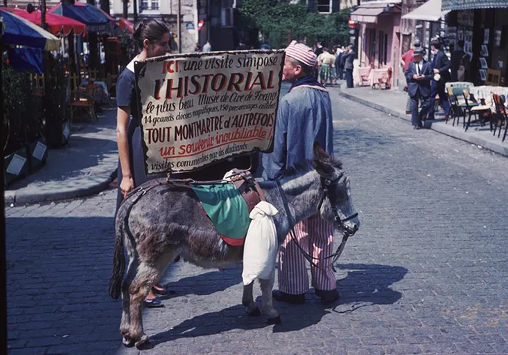 Des photos couleur vintage captent les scènes de rue de Paris dans les années 1960 _NH