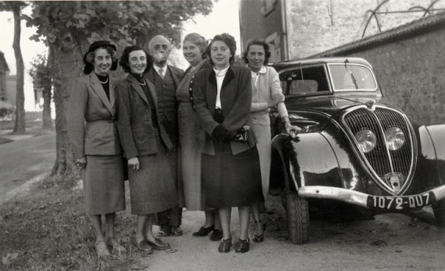 45 Photos Vintage Capturant des Personnes Posant avec Leurs Automobiles Peugeot _NH