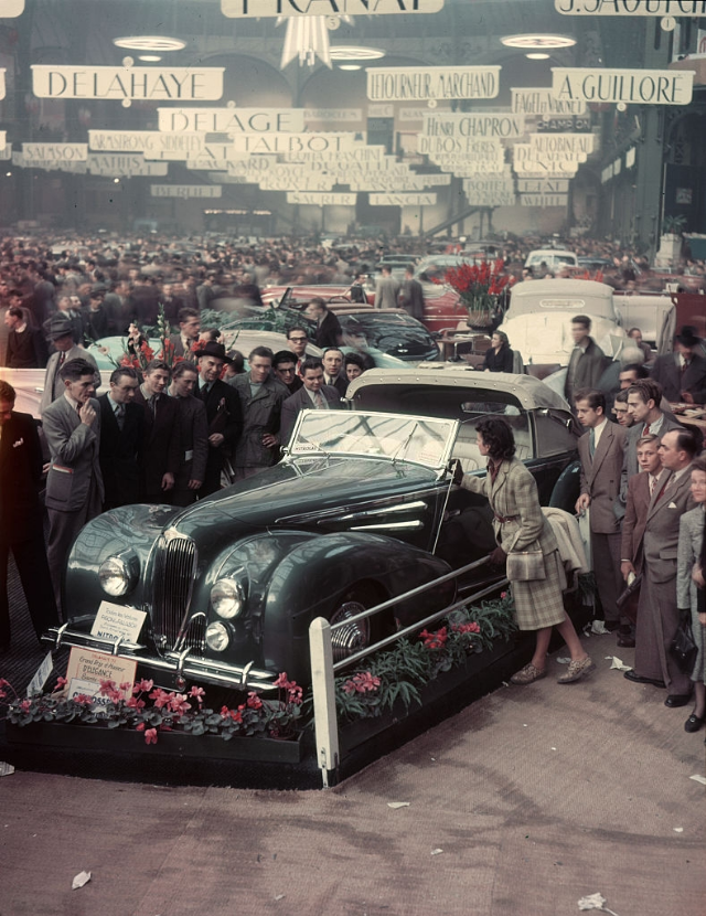 Des photos d’époque captent des scènes au Salon de l’Auto de Paris en 1948 _NH