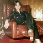 24 Vintage Photos of a Young Suzi Quatro Rocking in Her Leather Jumpsuit in the Early 1970s_usstories