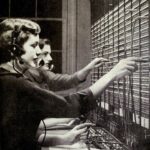 29 Amazing Vintage Photographs That Capture Telephone Switchboard Operators at Work from the Past _CN