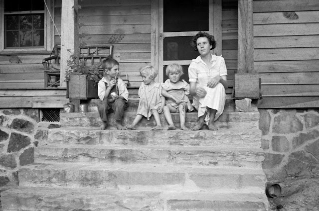 25 Vintage Photographs Capture Daily Life of American Children During the Great Depression _CN