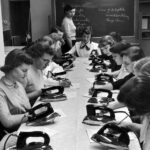 30 Fascinating Vintage Photographs of Girls Home Economics Classes From Between the 1920s and 1950s _NH