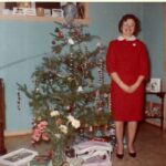 50 Vintage Snaps Captured Mid-Century Ladies Dressed in Red Posing for Christmas Holidays _CN