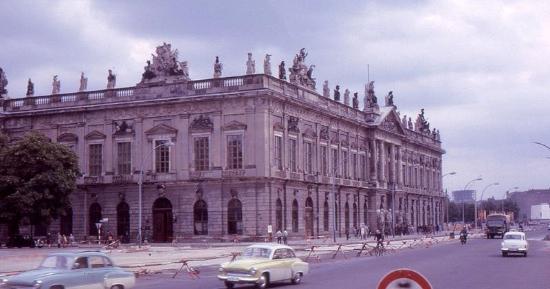 50 Fascinating Color Photos That Capture Street Scenes of Germany in 1963