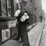 20 Captivating Black and White Photos of London in the Early 20th Century_Lap