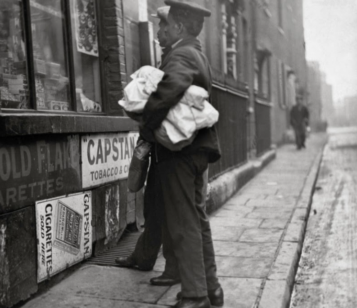 20 Captivating Black and White Photos of London in the Early 20th Century_Lap