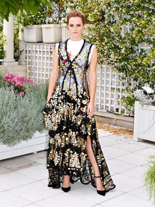 Emma Watson: Fashion Celebrity Outfit The perfect balance between girl and woman!