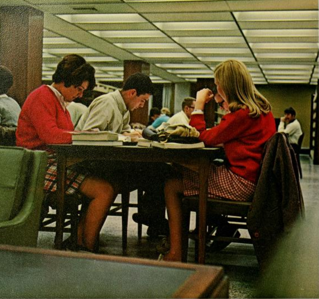 These Old Photos Show What High School Looked Like in the 1970s – Rare Historical Photos